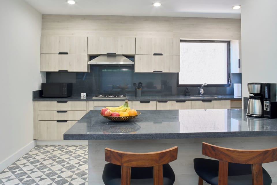 Casita Lirio | Private kitchen | Full-size fridge, microwave, toaster, blender