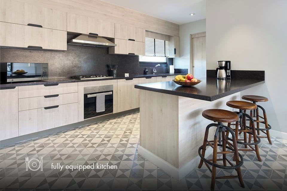 Casita Salvia | Private kitchen | Full-size fridge, microwave, toaster, blender