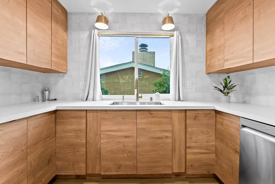 Vista voltaire kitchen with ocean beach views