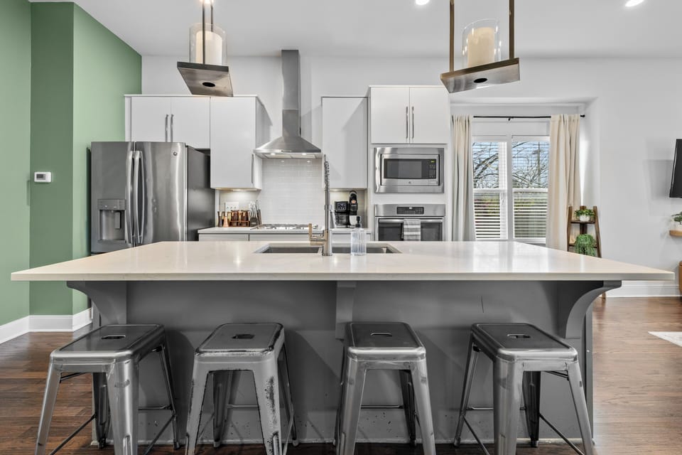 Stylish chef’s kitchen w/ big island, stainless apps & natural light
