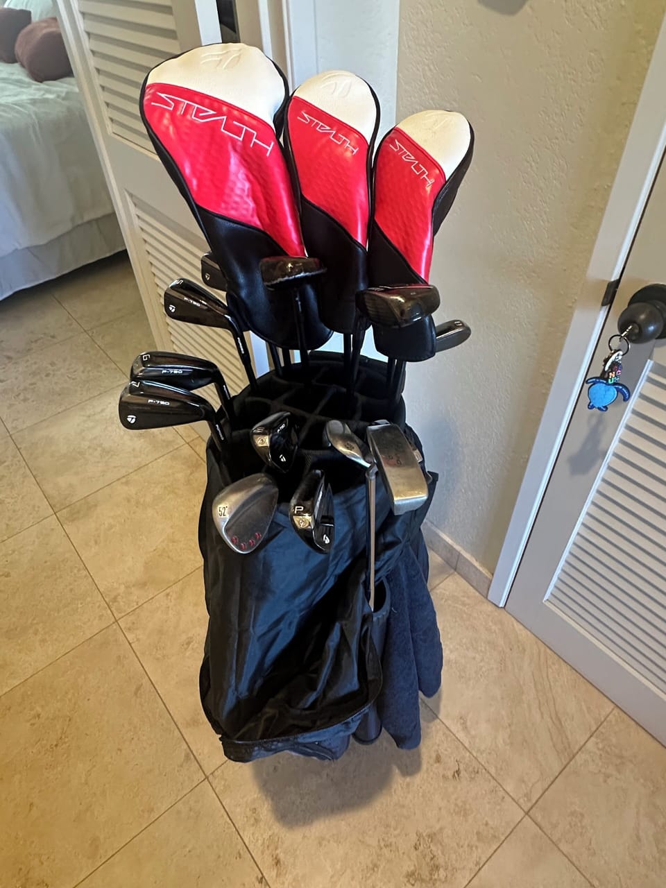 guests are welcome to use golf clubs at no charge
