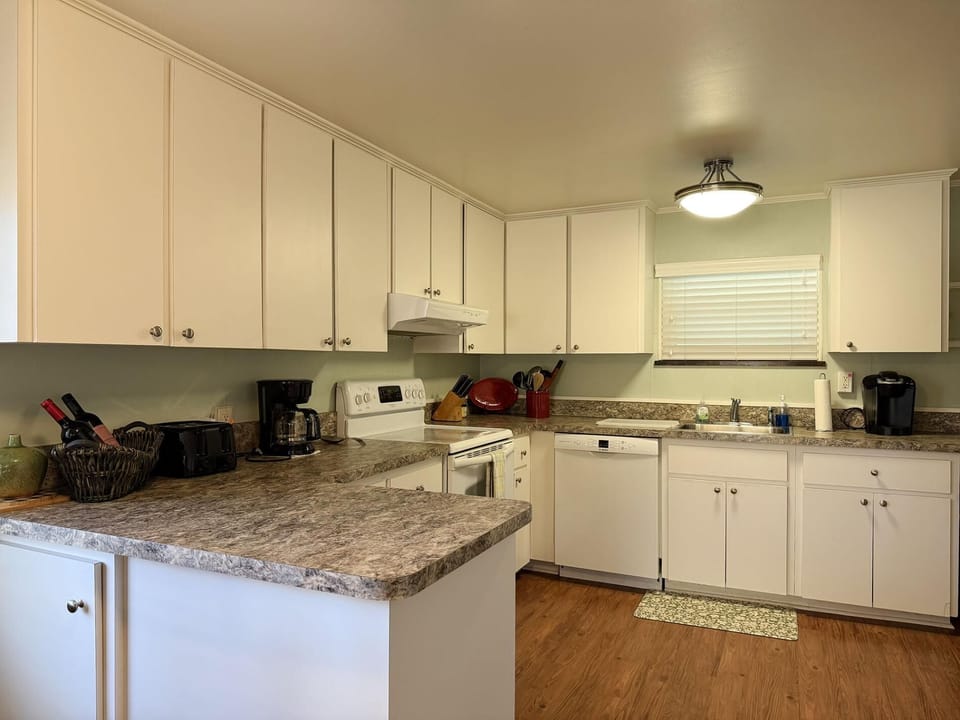Englewood Escape – Pet Friendly + Heated Pool (5168)