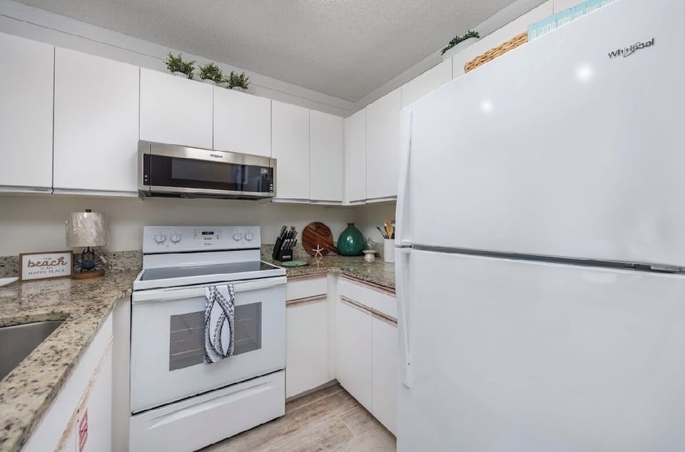Fully stocked with Keurig machine and traditional coffee maker.