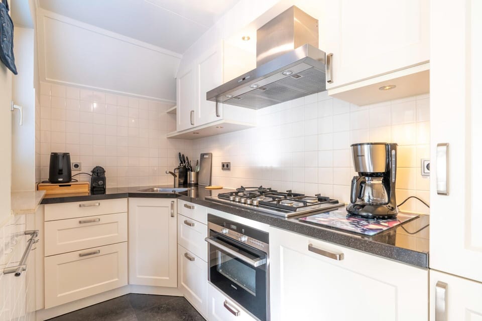 House | Private kitchen | Toaster, highchair, cookware/dishes/utensils