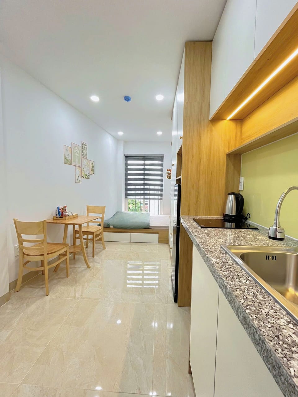 Standard Studio, Balcony | Desk, blackout drapes, soundproofing, iron/ironing board