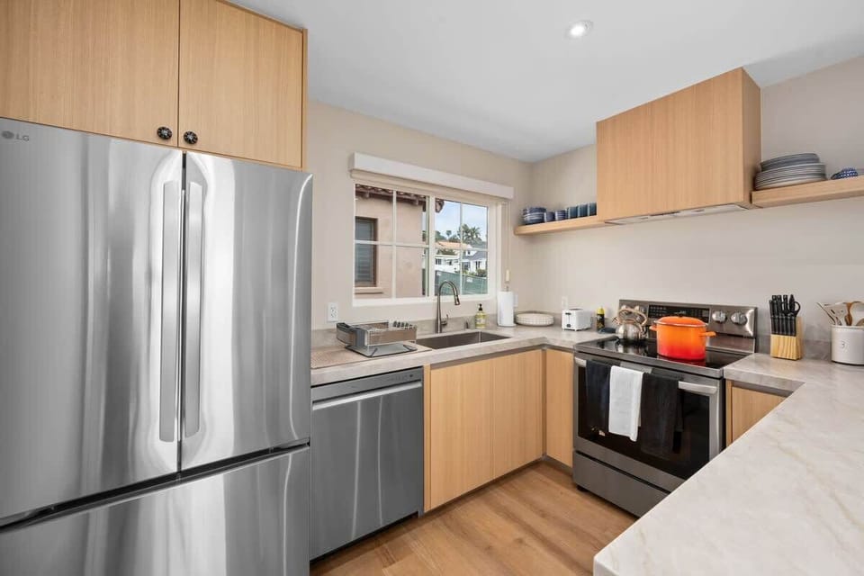 A Chef’s Dream by the Sea
Spacious countertops, stainless steel appliances, and thoughtful details make meal prep a breeze.