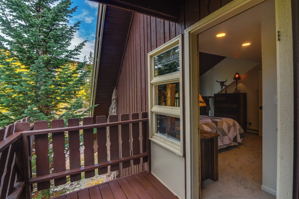 2nd-Floor Deck