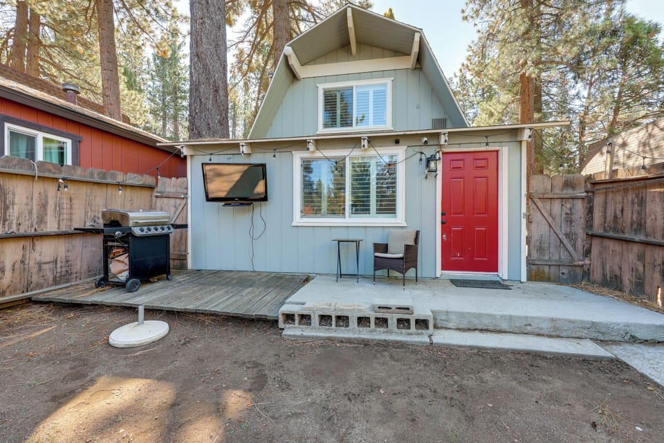 Fenced-In Backyard | Patio | Gas Grill | TV