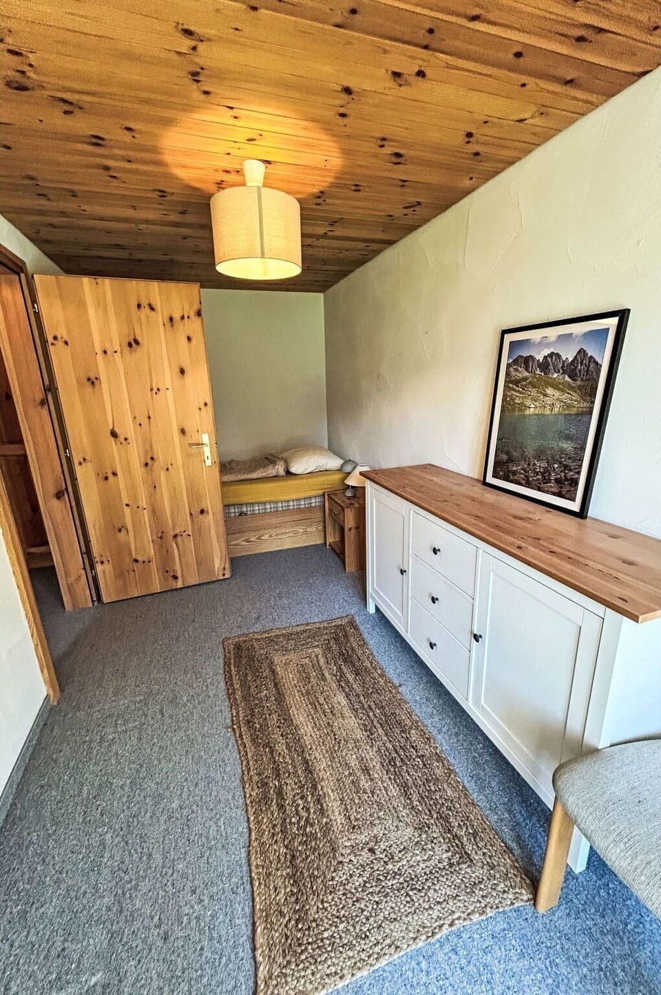 Flooring, Floor, Interior Design, Wall, Wood, Furniture, Ceiling, Bedroom, Room, Bed