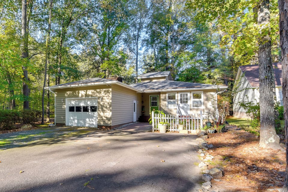 Exterior | Driveway (3 Vehicles)