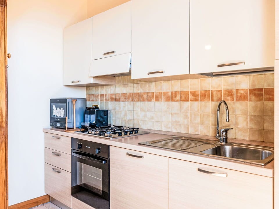 Kitchen, Major Appliance, Wood, Kitchen Appliance, Countertop, Interior Design, Flooring, Cabinetry, Floor, Home