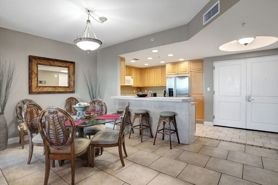 Signature Condo, 2 Bedrooms, Balcony, Beach View | In-room dining