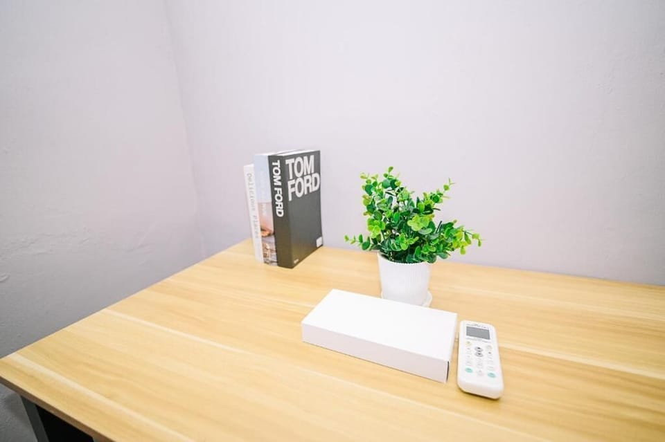 Deluxe Triple Room, Shared Bathroom | Desk, free WiFi