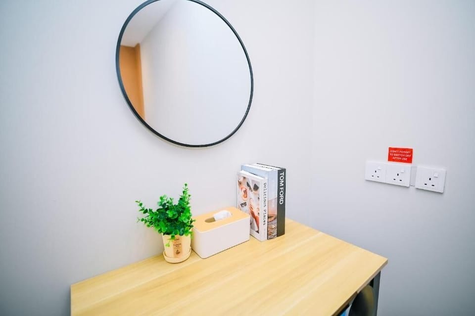 Deluxe Queen with Shared Bathroom | Desk, iron/ironing board, free WiFi