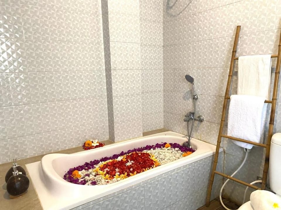 Suite, Balcony, Ocean View | Bathroom | Bathrobes, slippers, bidet