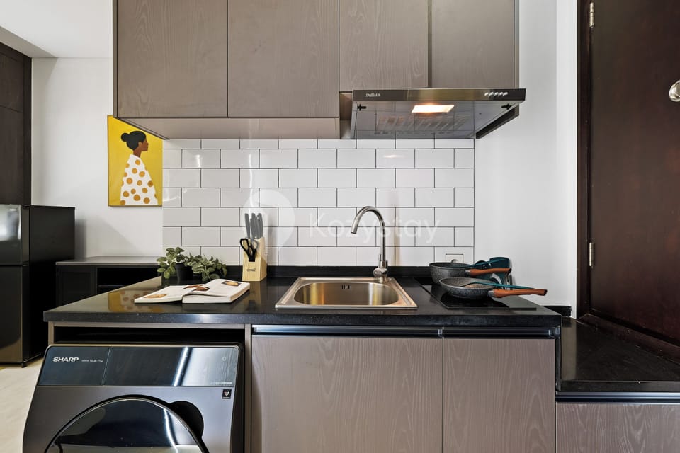 Apartment, 1 Bedroom, City View | Private kitchen | Microwave, stovetop, rice cooker, cookware/dishes/utensils