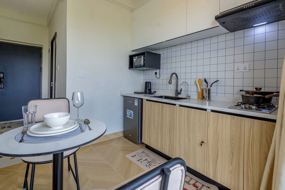 Fridge, microwave, stovetop, cookware/dishes/utensils