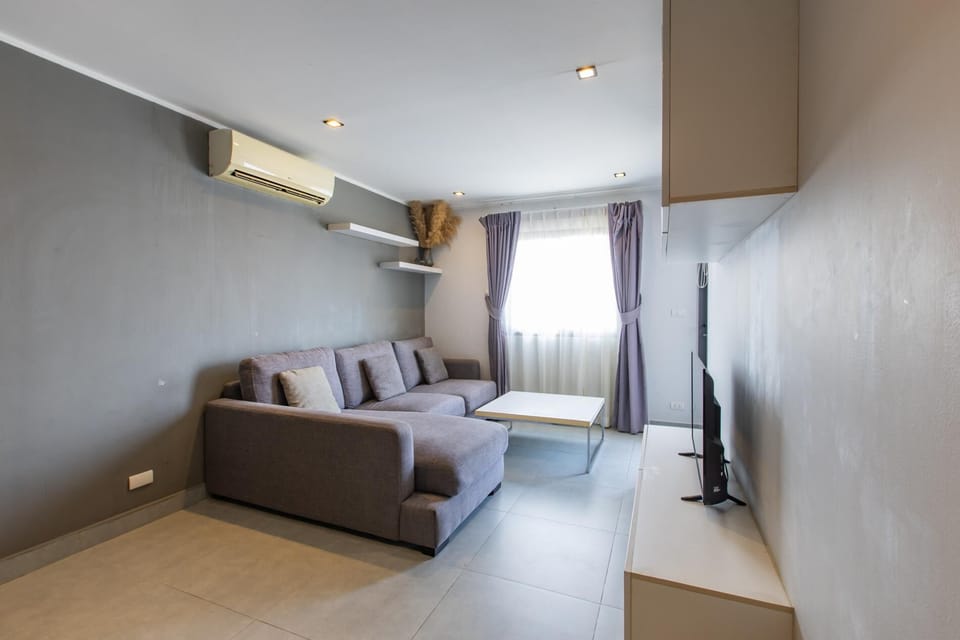 Apartment, 1 Bedroom, Balcony | Living area