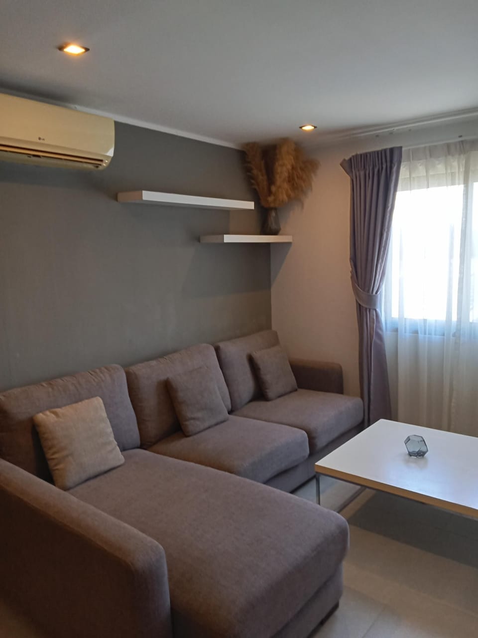 Apartment, Balcony, Mountain View | Living area