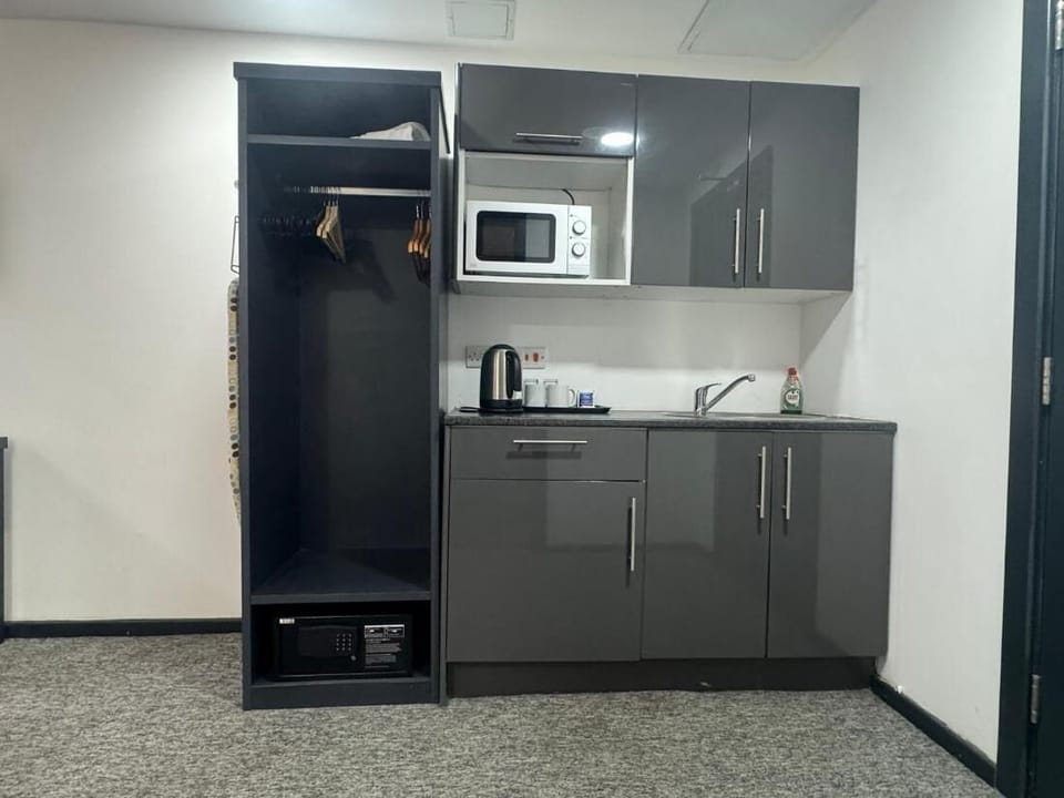 Apartment, 1 Bedroom, Smoking, Balcony | Private kitchen