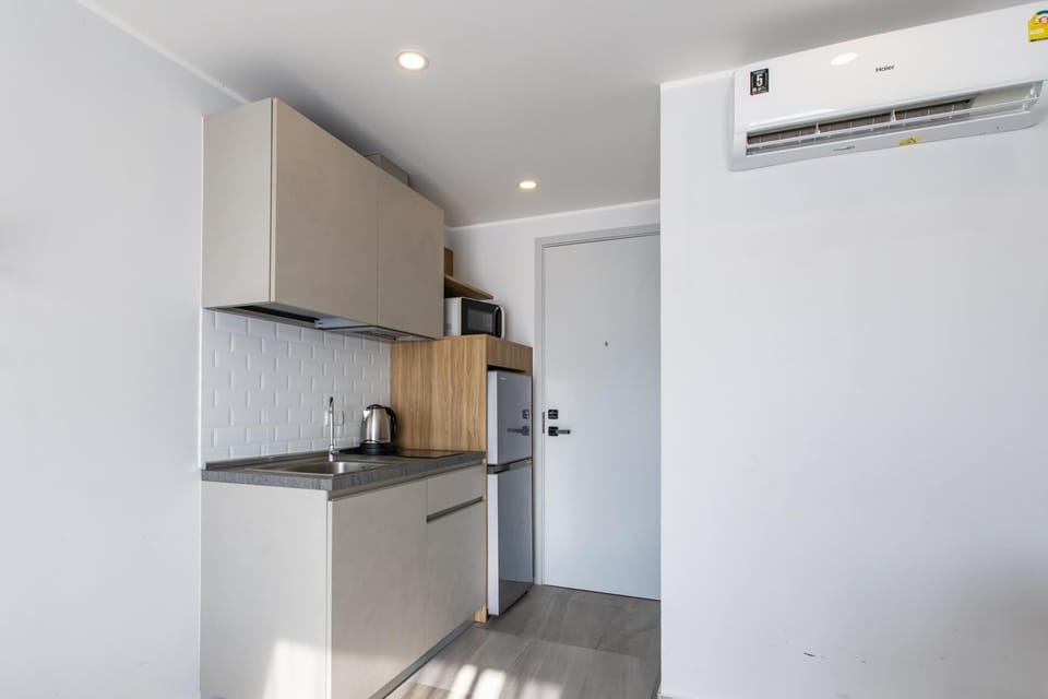 Apartment, 1 Bedroom, Balcony, Mountain View | Private kitchenette