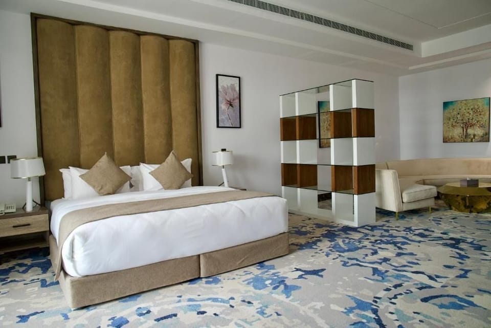 Junior Studio Suite | Minibar, free WiFi, bed sheets