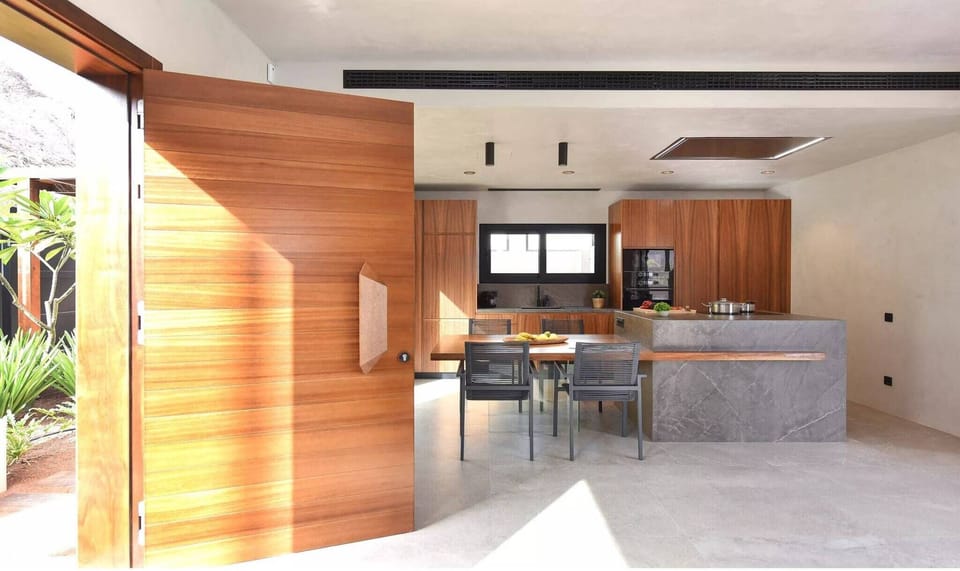 Entrance / Reception