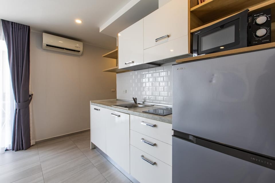 Apartment, 1 Bedroom, Balcony | Private kitchenette | Electric kettle