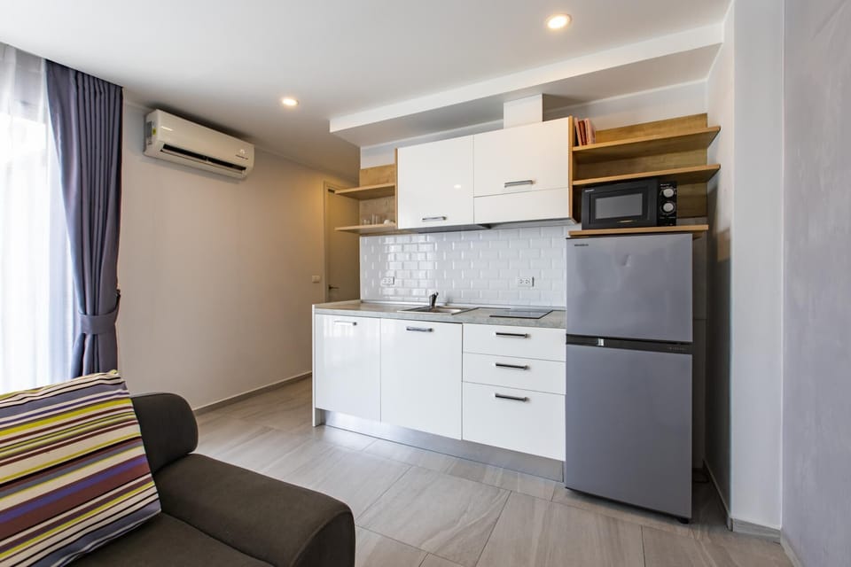 Apartment, 1 Bedroom, Balcony | Private kitchenette | Electric kettle