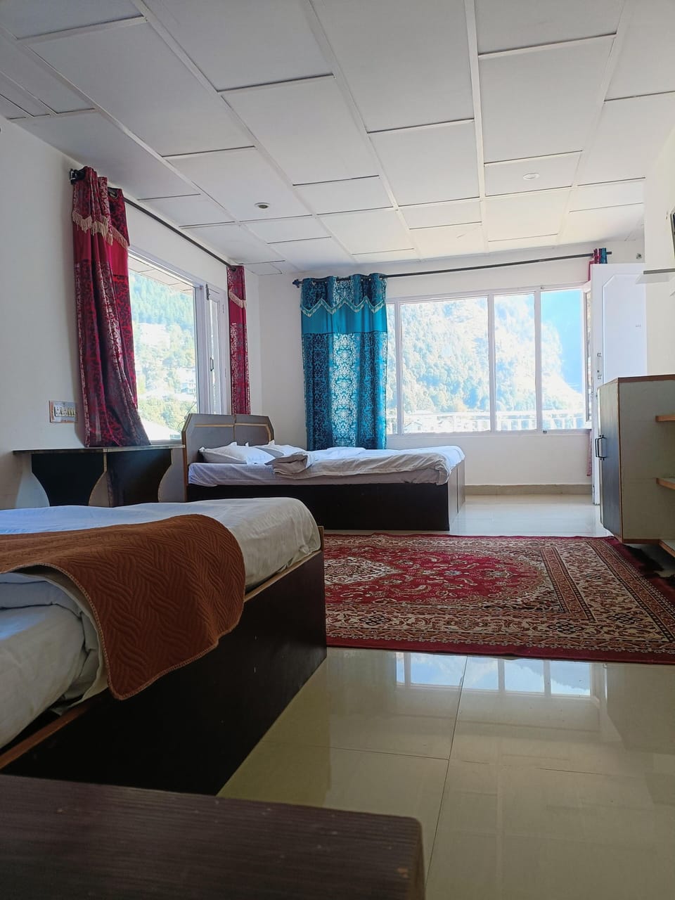 Family Room | Iron/ironing board, free WiFi