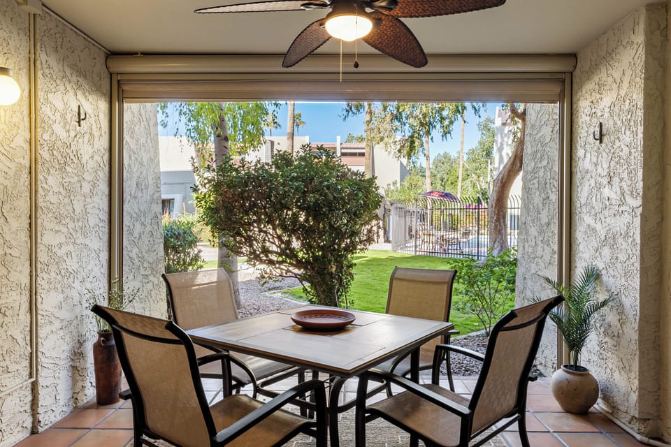 Indoor / Outdoor Living space, Covered Patio