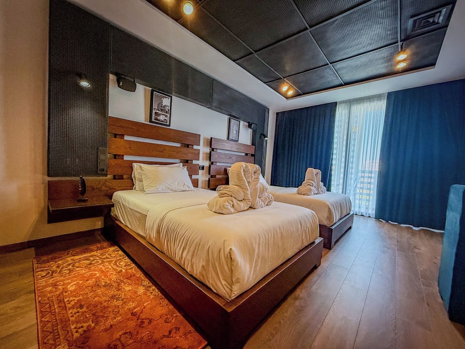 Deluxe Twin Room, City View | Soundproofing