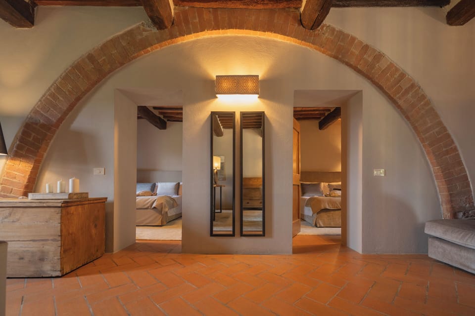 Luxury Suite | In-room safe, blackout drapes, free WiFi