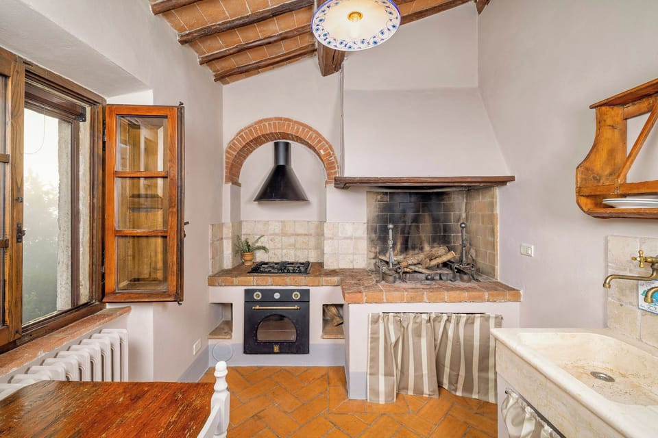 Deluxe Apartment, Hill View | Private kitchen | Highchair