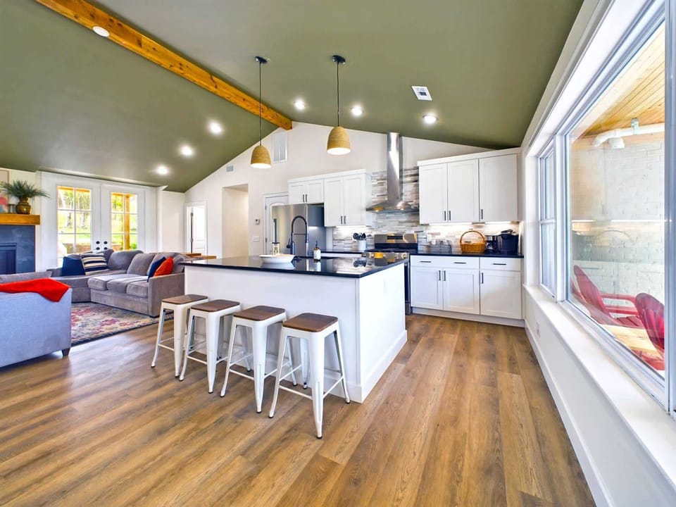 Fully-stocked kitchen 