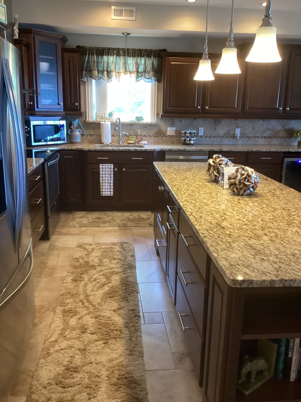 Large lighted island  440-479-4531

slick3@roadrunner.com
