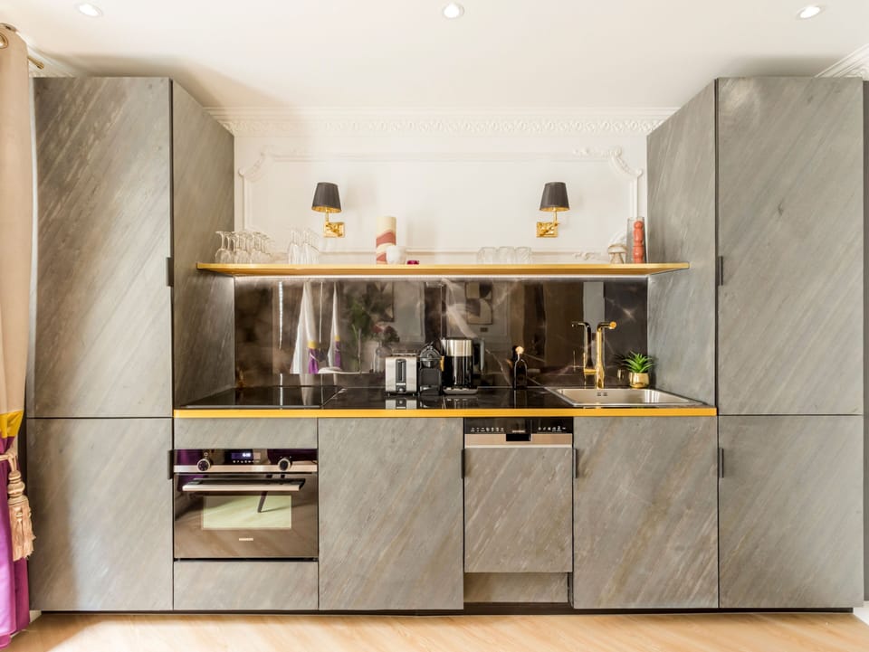 Apartment, Courtyard View | Private kitchen | Fridge, microwave, oven, stovetop
