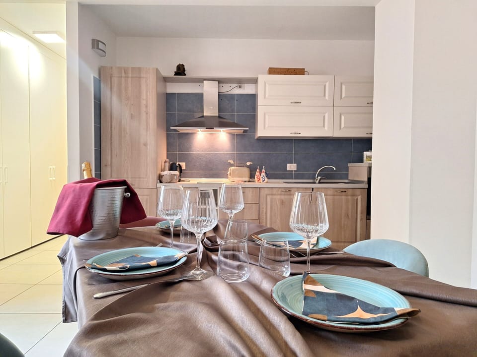 Comfort Apartment, City View | Private kitchen | Electric kettle, toaster