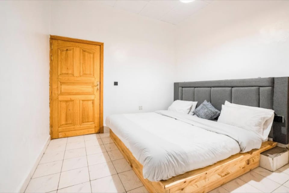 Family Suite | Egyptian cotton sheets, premium bedding, memory foam beds, desk