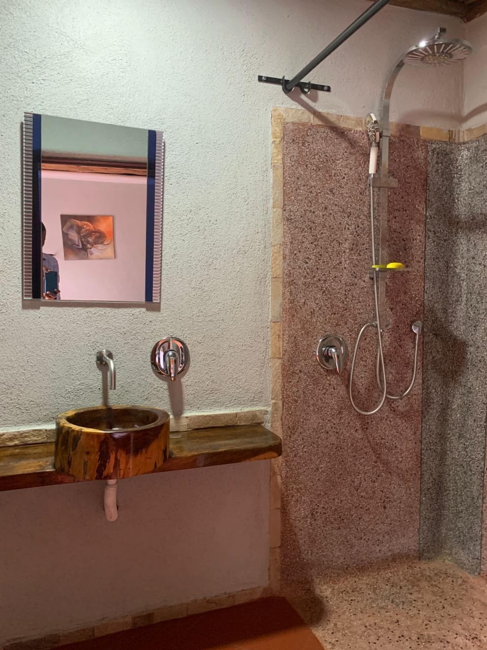 Executive Room | Bathroom | Shower, free toiletries, slippers, towels