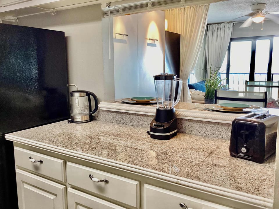 Full kitchen 