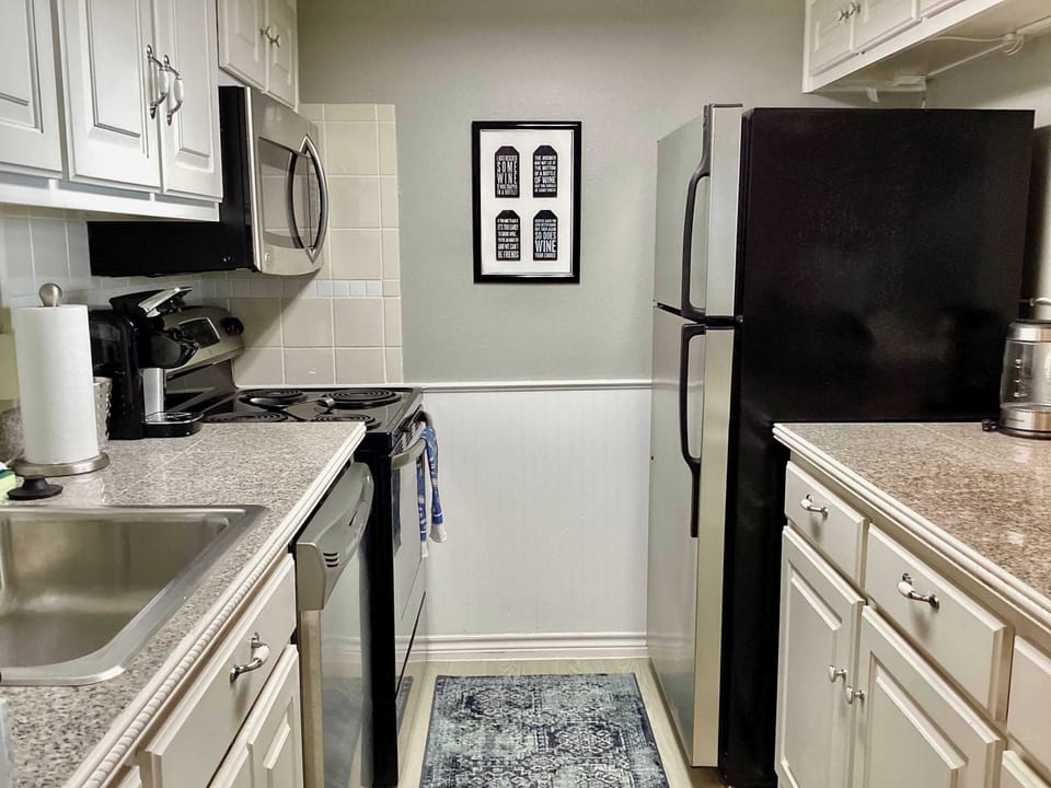 Full kitchen 