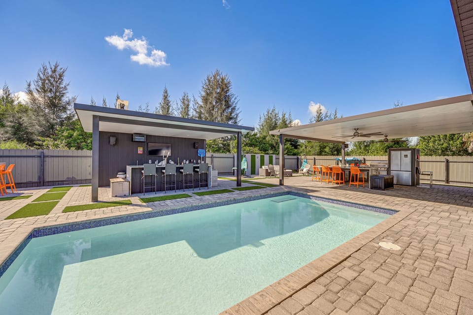 House (4 Bedrooms) | Front of property