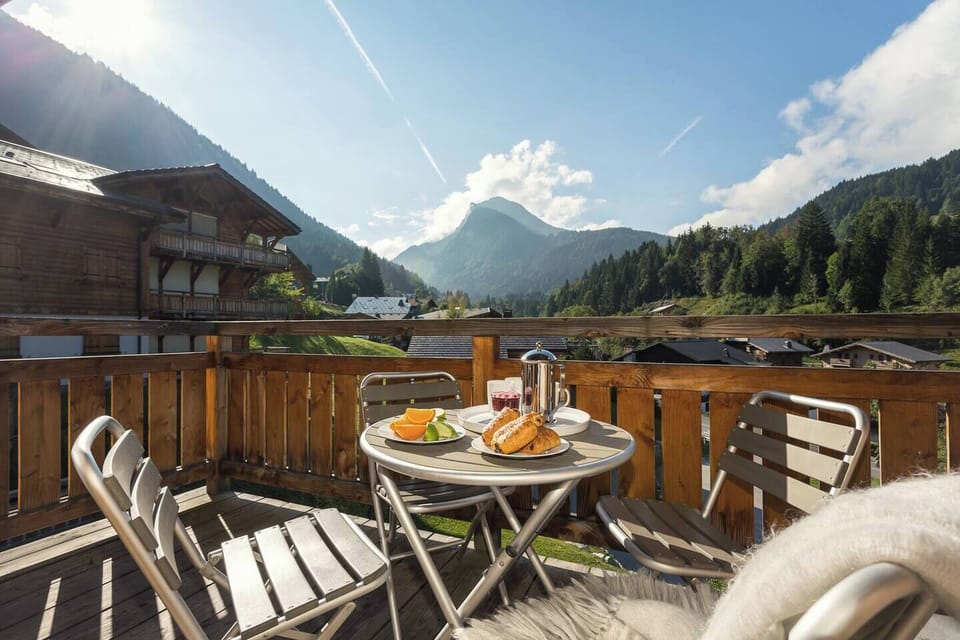 • Breakfast on the balcony •