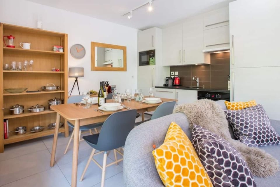 • Well equipped kitchen-diner •