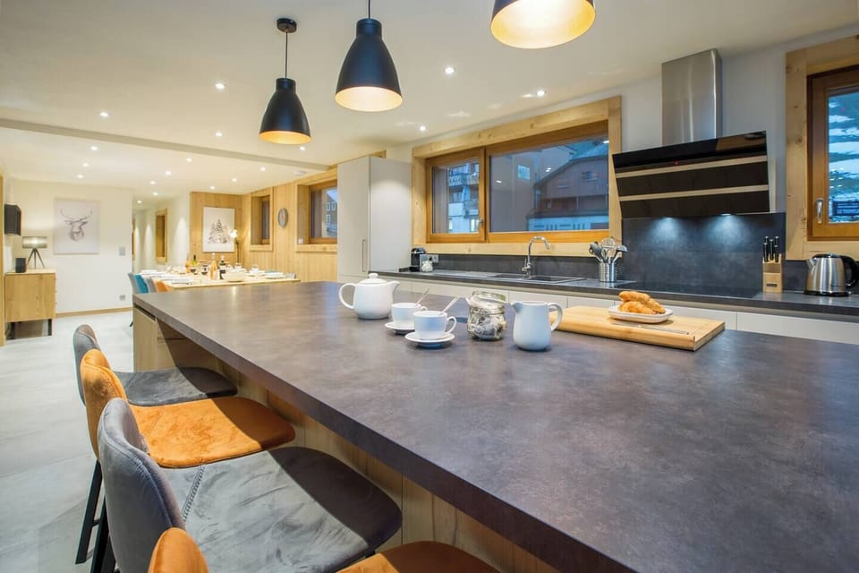 • Fully equipped kitchen will all mod cons •