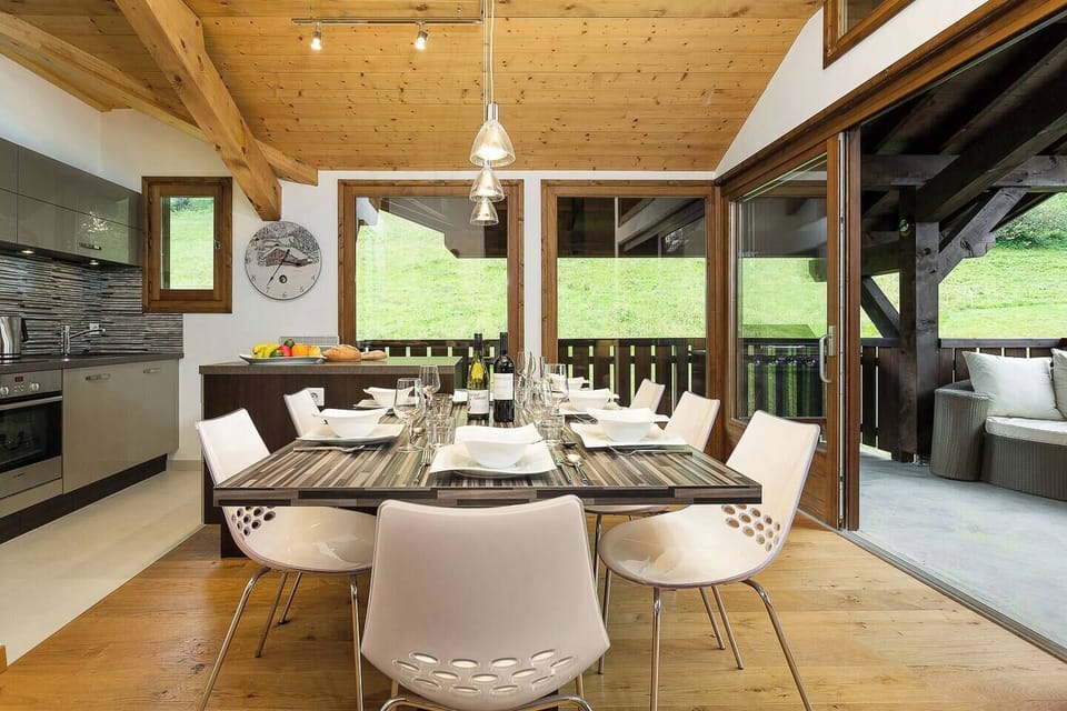 • Light & airy dining space •