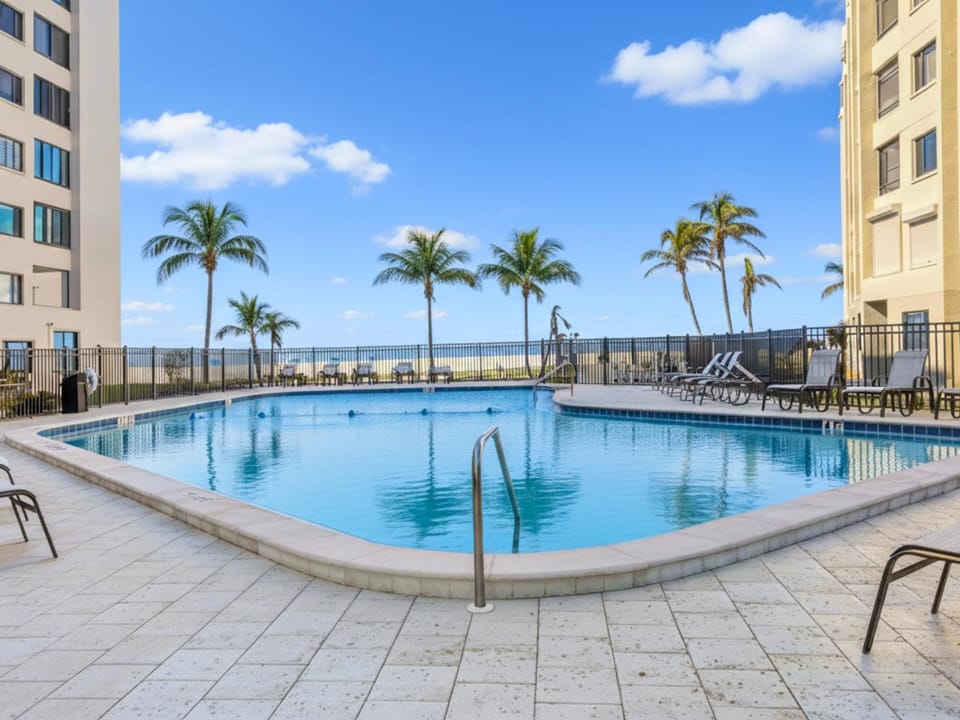 Sandarac Community Pool