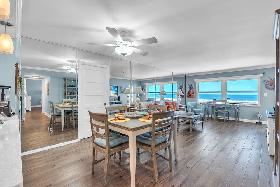 Living/Dining Area