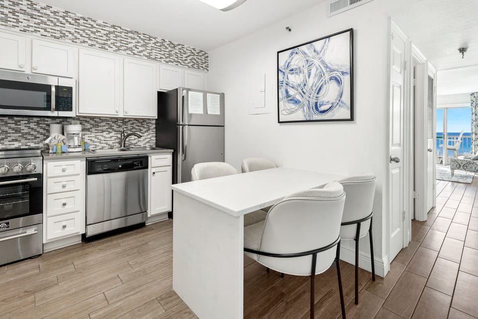 Studio | Private kitchen | Fridge, oven, coffee/tea maker, toaster